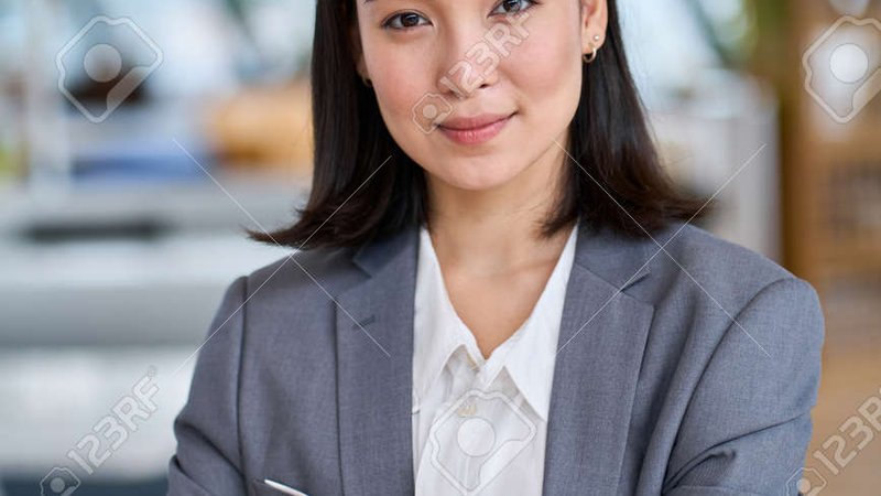 都市情感剧场：深夜食堂的邂逅与告别